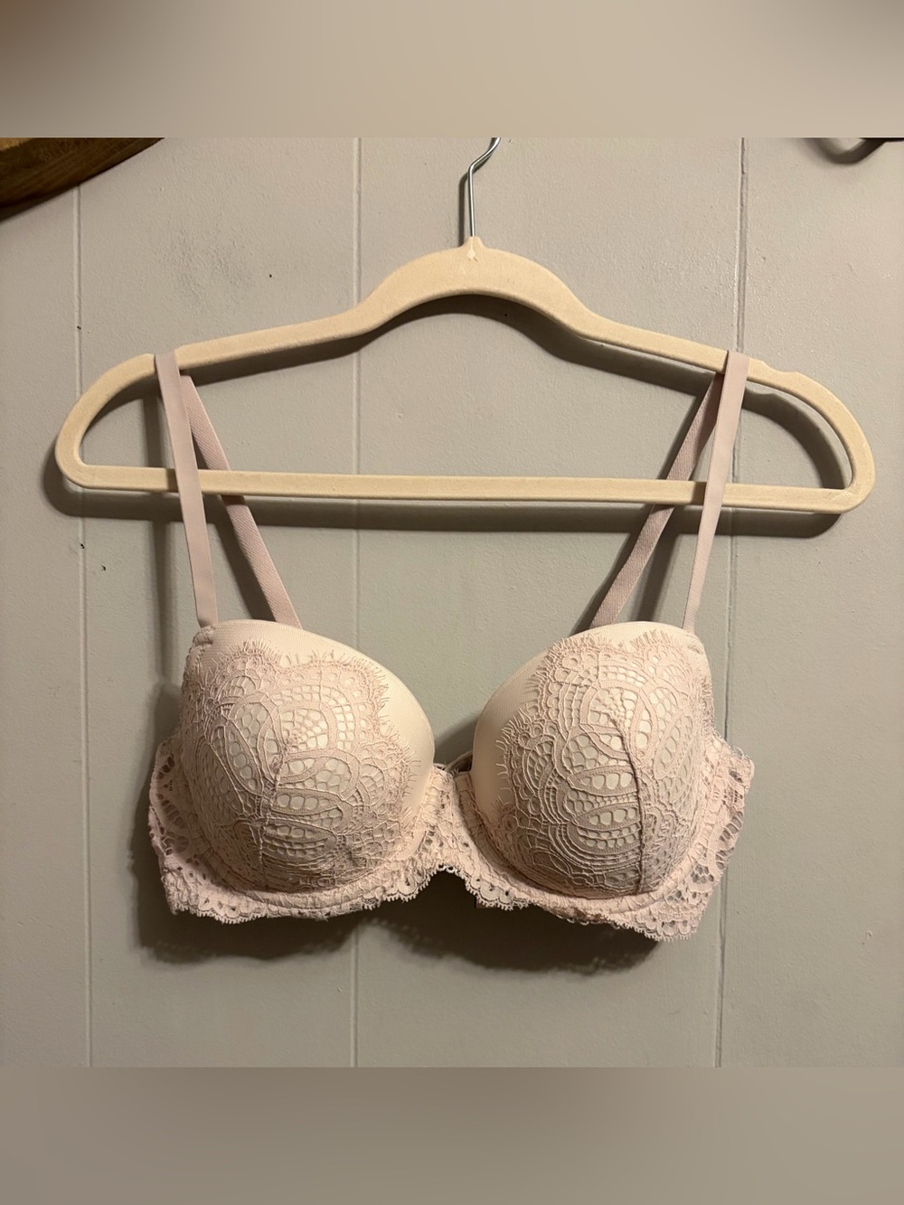Victoria’s Secret Lace Push-Up Bra - Blush Pink